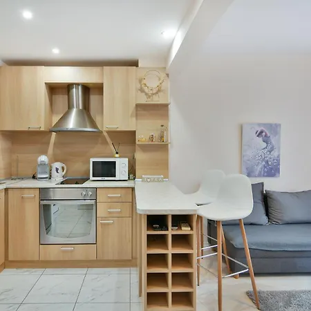 Paradise - Free Parking شقة فارنا